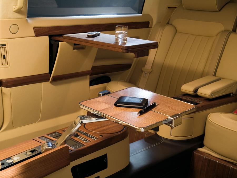  Volkswagen Phaeton Individual Lounge Study 2005 года  (фото 9 из 11)